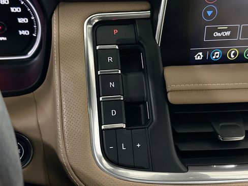 Used 2021 Chevrolet Tahoe Premier w/ Premium Package image 30