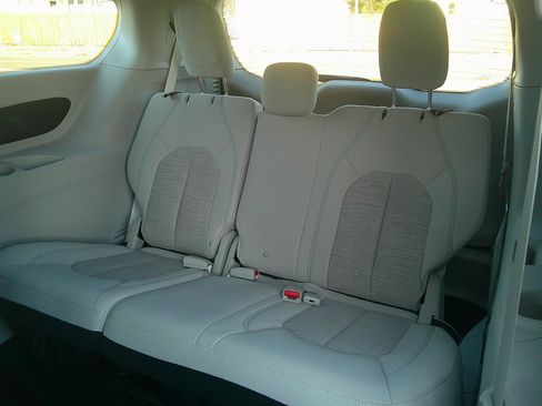 Used 2017 Chrysler Pacifica Touring Plus image 31