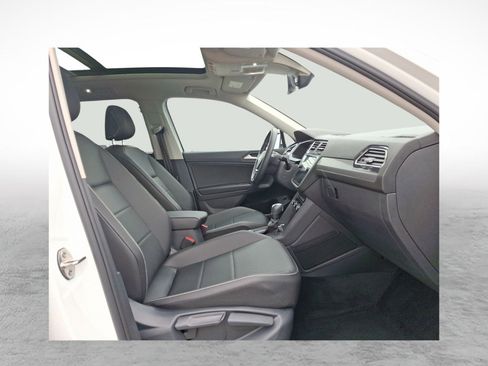 Used 2021 Volkswagen Tiguan SEL image 12