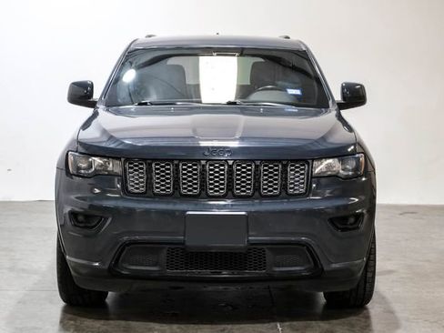 Used 2017 Jeep Grand Cherokee Altitude AWD/4WD image 6