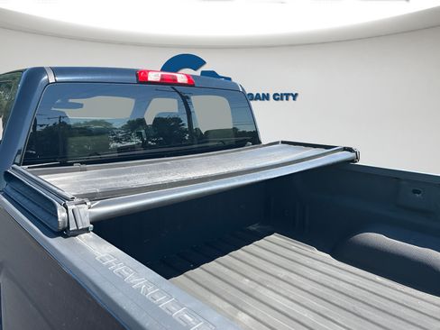 Used 2016 Chevrolet Silverado 1500 Custom w/ Custom Convenience Package AWD/4WD image 9