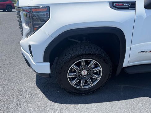Used 2024 GMC Sierra 1500 AT4 w/ Technology Package AWD/4WD image 6