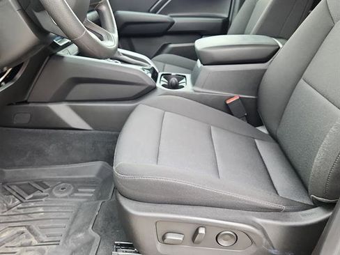 Used 2024 Chevrolet Colorado Trail Boss w/ Technology Package image 9