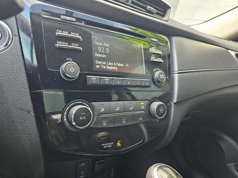 Used 2017 Nissan Rogue SV image 27