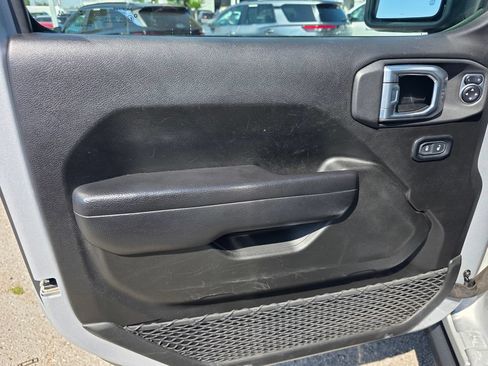 Used 2024 Jeep Wrangler Unlimited Rubicon 4xe AWD/4WD image 13