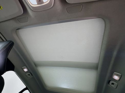 Used 2025 Volvo XC40 B5 Plus image 26