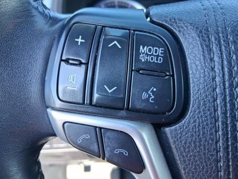 Used 2018 Toyota Highlander Limited AWD/4WD image 22