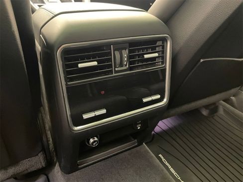 Used 2022 Porsche Cayenne Platinum Edition image 16