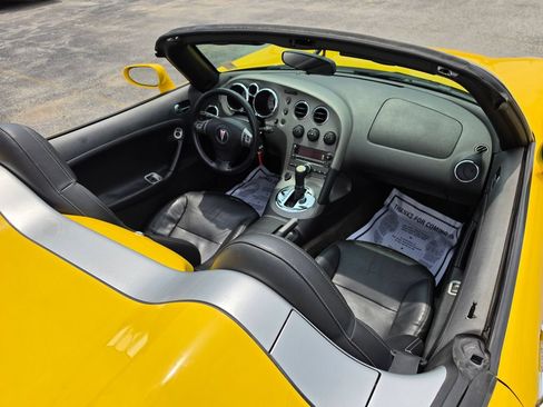 Used 2007 Pontiac Solstice Convertible w/ Premium Package RWD image 22