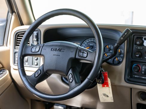 Used 2005 GMC Sierra 2500 SLE w/ Heavy-Duty Power Package AWD/4WD image 39