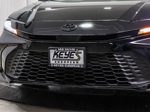 Used 2025 Toyota Camry SE w/ Convenience Package FWD image 8
