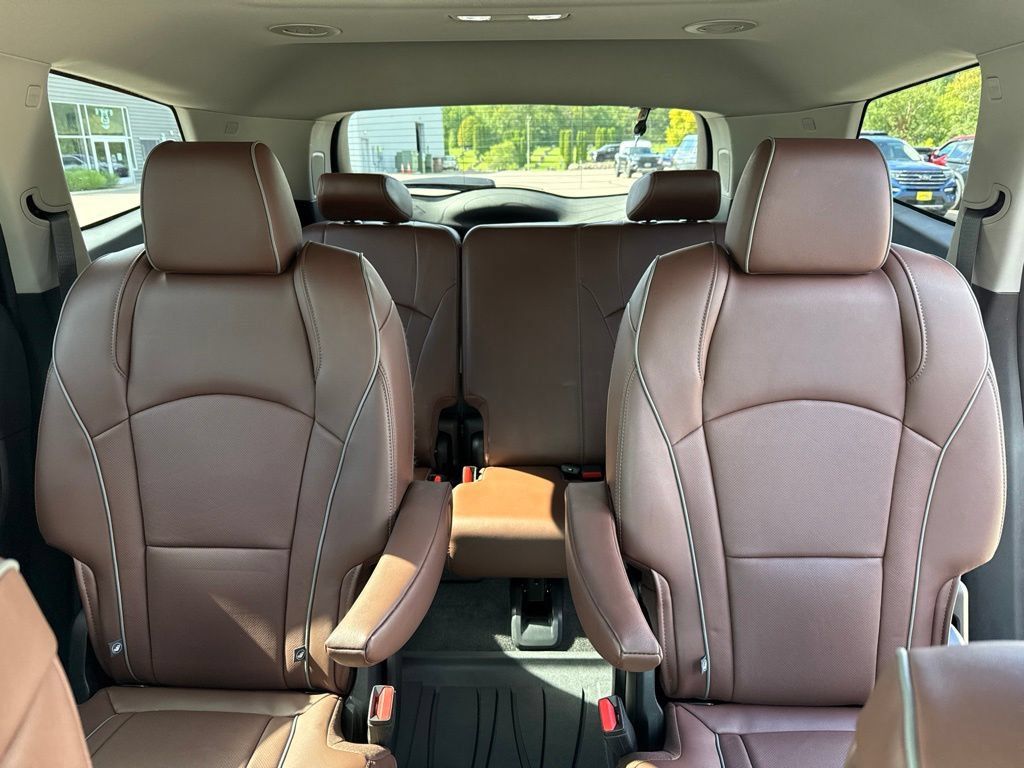 Used 2020 Buick Enclave Avenir w/ Avenir Technology Package AWD/4WD image 13
