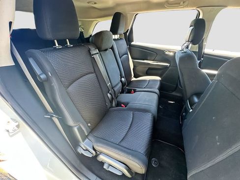 Used 2019 Dodge Journey SE FWD image 26
