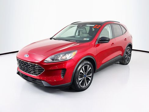 Used 2022 Ford Escape SE w/ SE Sport Appearance Package image 4