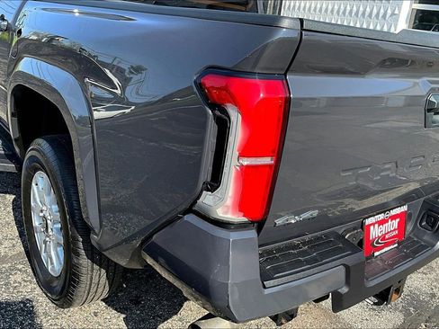 Used 2024 Toyota Tacoma SR5 AWD/4WD image 24