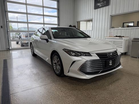 Used 2021 Toyota Avalon XLE FWD image 7