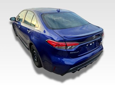 Used 2022 Toyota Corolla SE FWD image 3