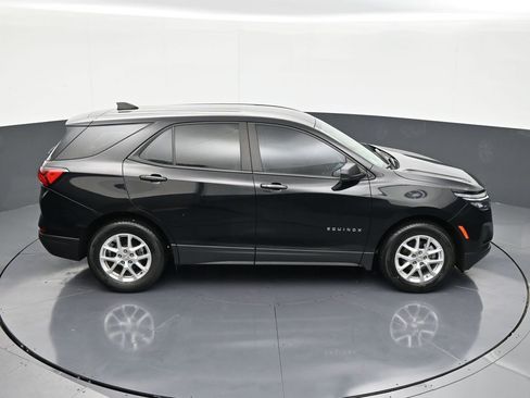 Used 2023 Chevrolet Equinox LS FWD image 17