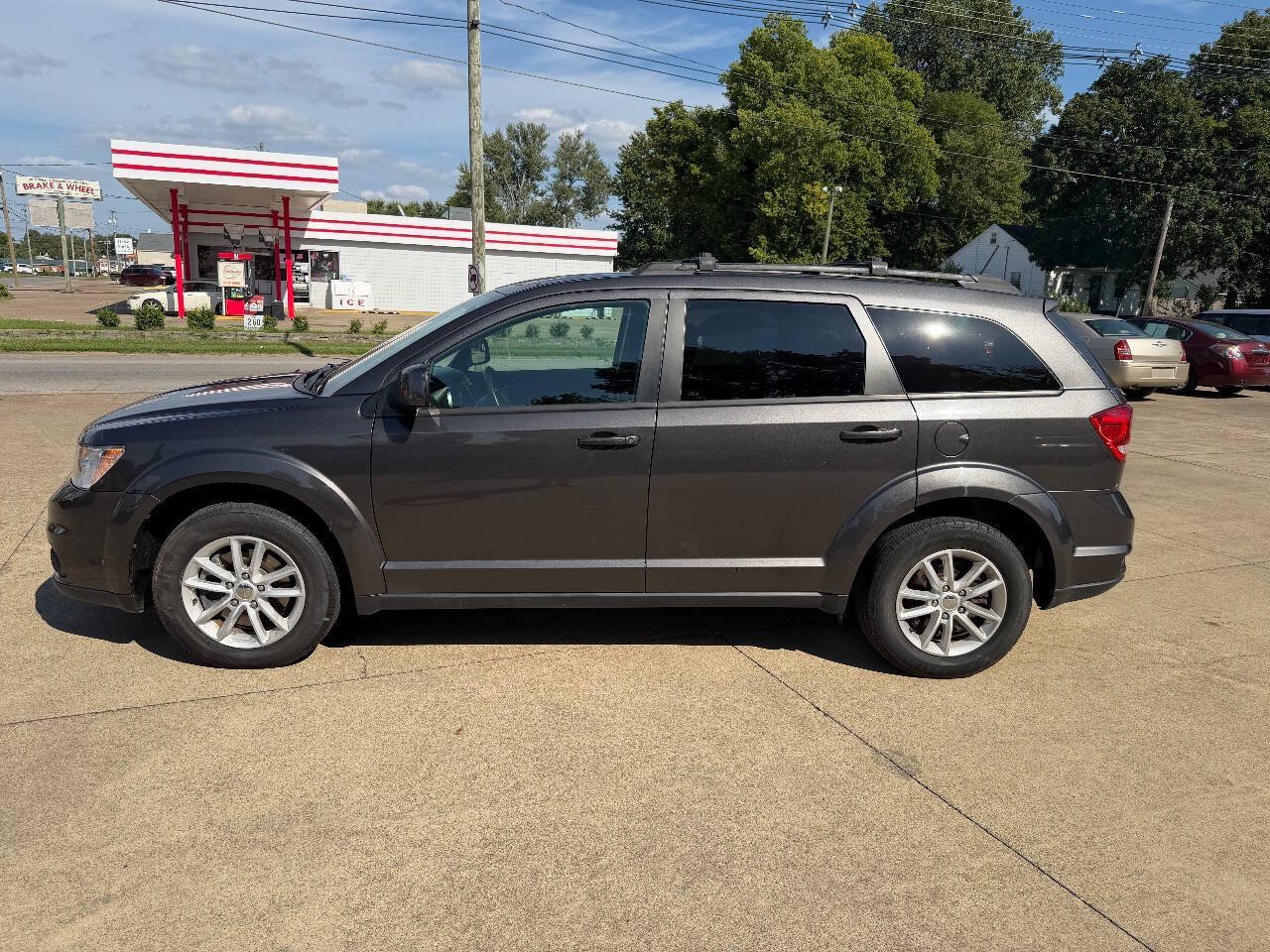 Used 2017 Dodge Journey SXT FWD image 2