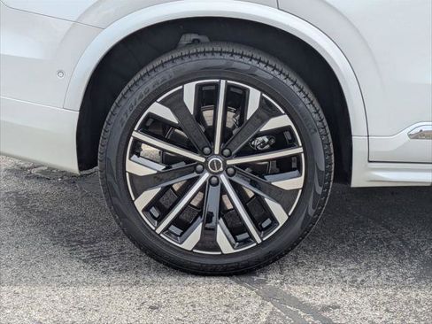 Used 2025 Volvo XC90 B6 Plus image 9