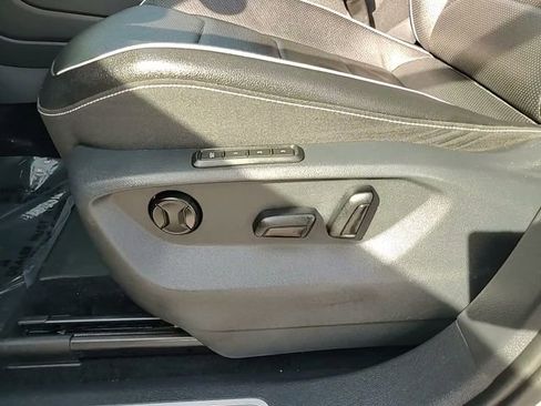 Used 2022 Volkswagen Tiguan SEL R-Line image 15