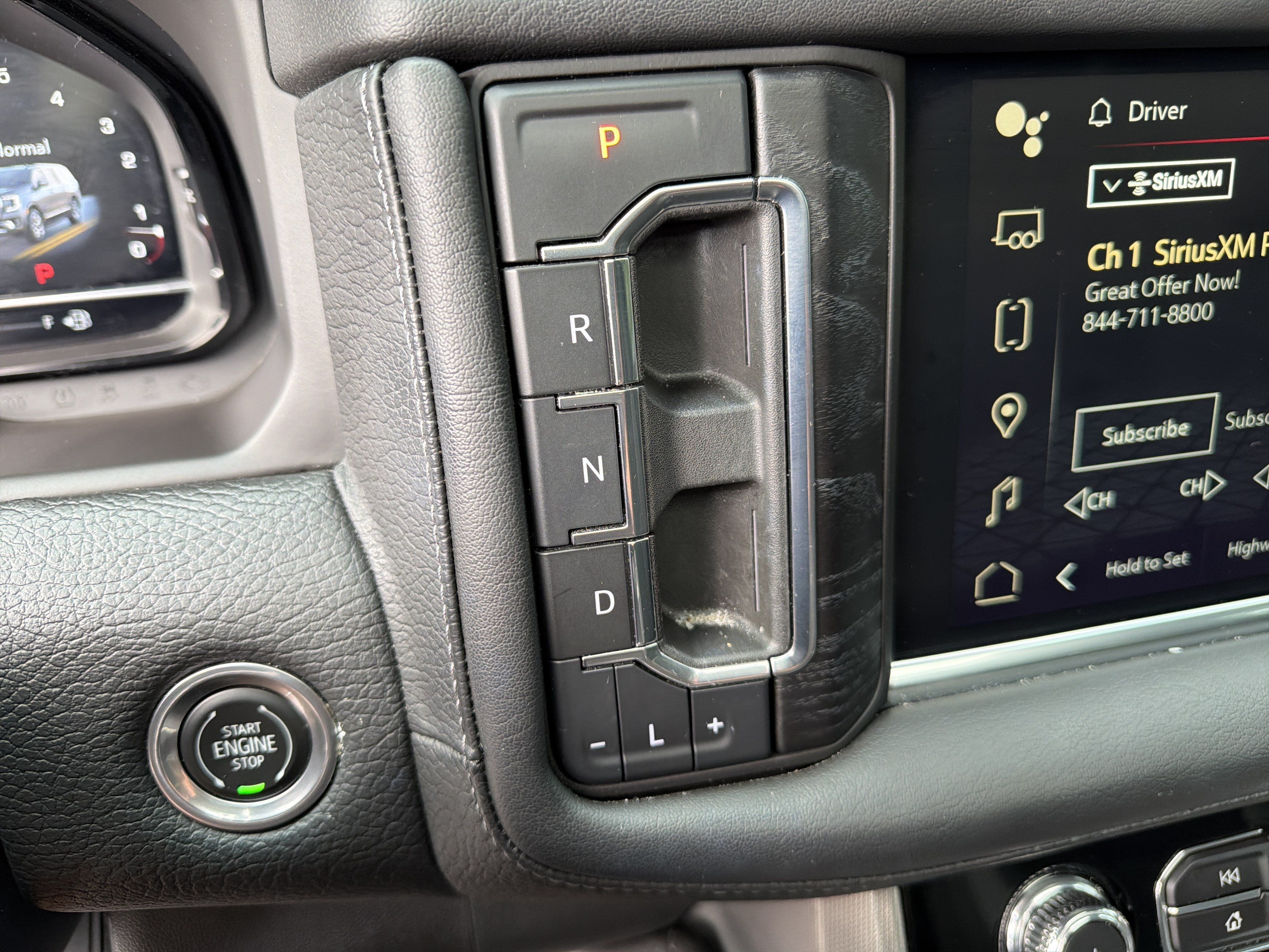 Used 2022 GMC Yukon Denali RWD image 28
