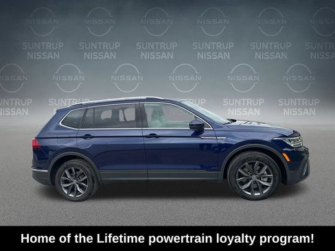 Used 2022 Volkswagen Tiguan SE w/ Panoramic Sunroof Package FWD image 7