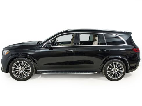 Used 2024 Mercedes-Benz GLS 580 4MATIC image 3
