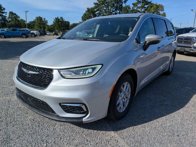 Used 2023 Chrysler Pacifica Touring-L FWD image 8