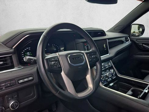 Used 2024 GMC Yukon XL Denali RWD image 9
