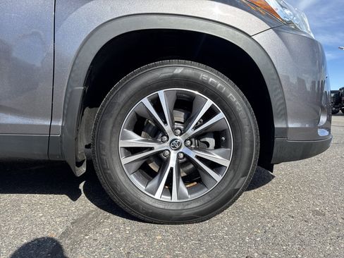 Used 2019 Toyota Highlander LE image 13