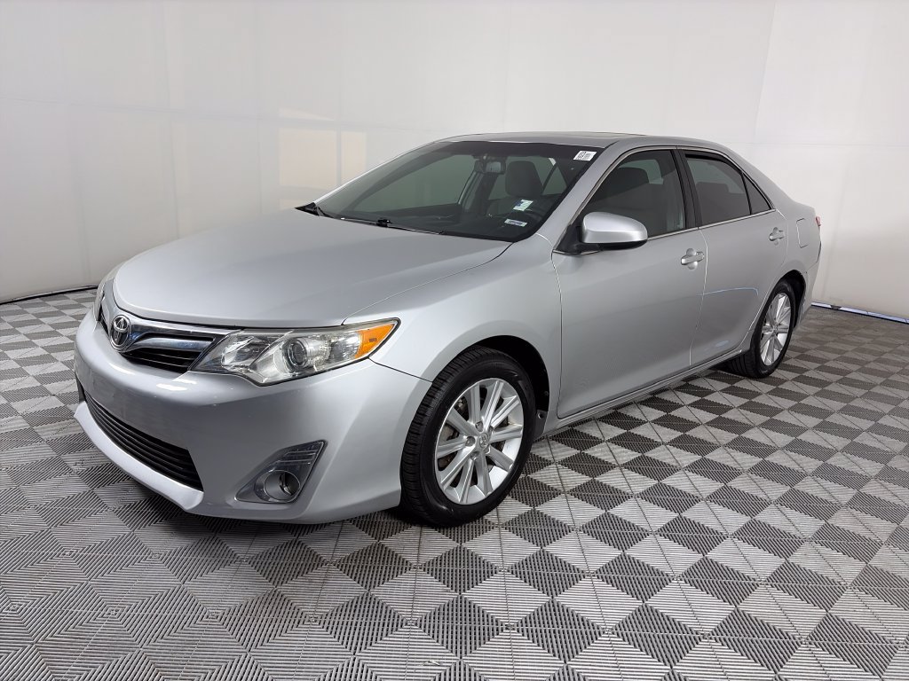 Used 2013 Toyota Camry XLE w/ Convenience Pkg FWD image 3