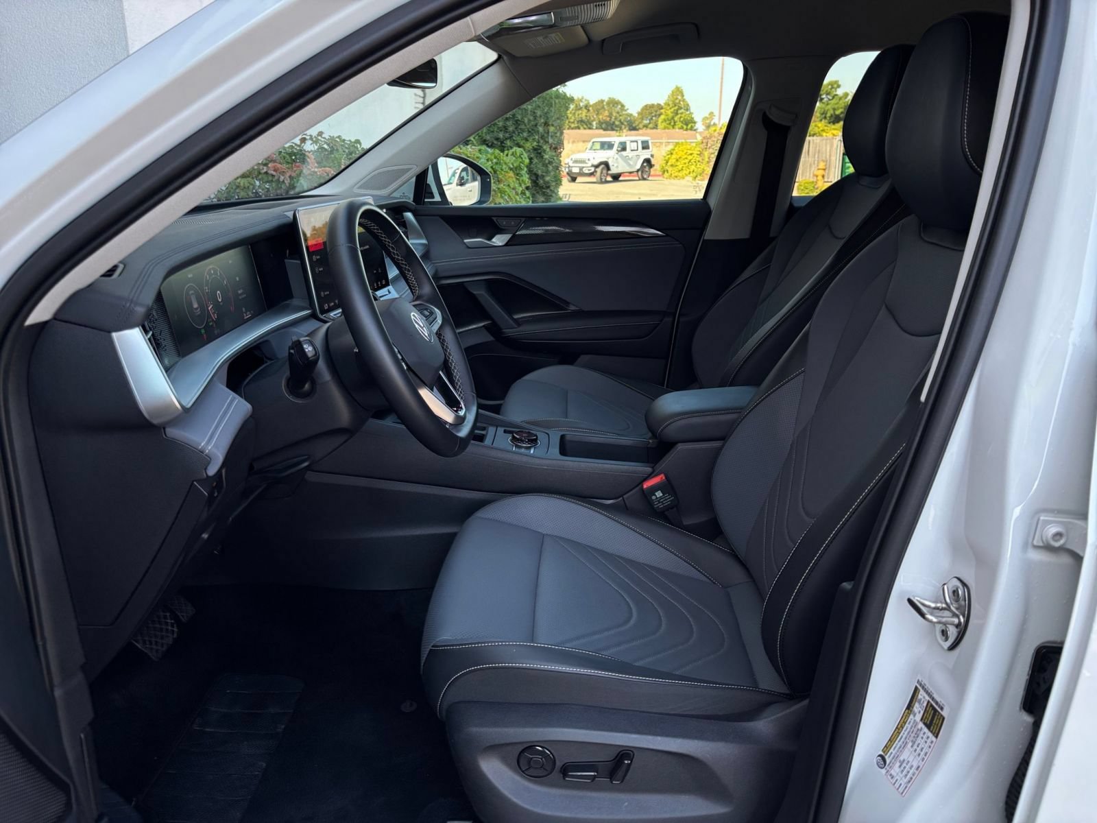 Used 2026 Volkswagen Tiguan SE AWD/4WD image 28