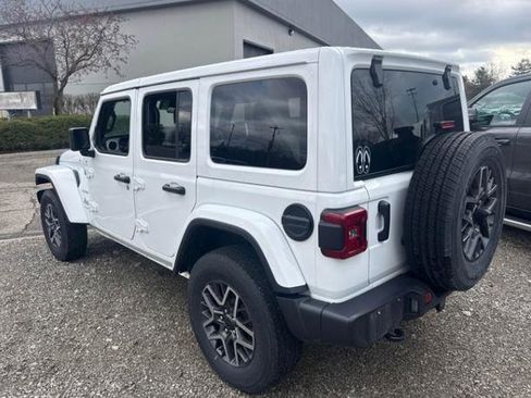 Used 2024 Jeep Wrangler Sahara image 15