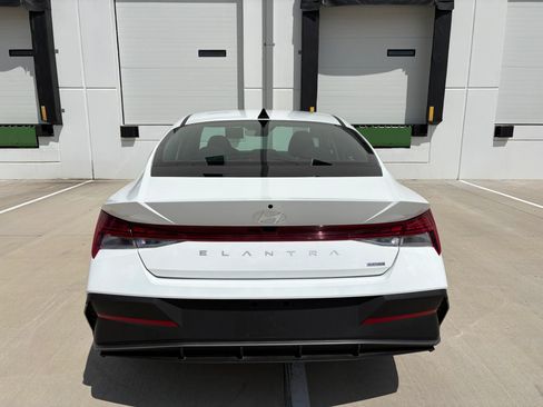 Used 2026 Hyundai Elantra Hybrid FWD image 8