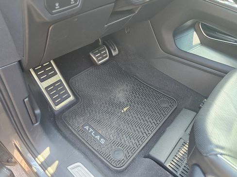 Used 2024 Volkswagen Atlas SEL Premium R-Line image 16