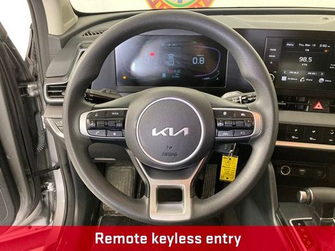 Used 2025 Kia Sportage LX image 8