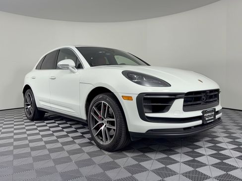 Certified 2024 Porsche Macan S AWD/4WD image 7