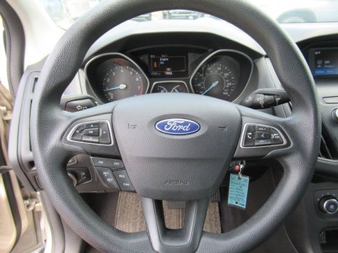 Used 2018 Ford Focus SE FWD image 21