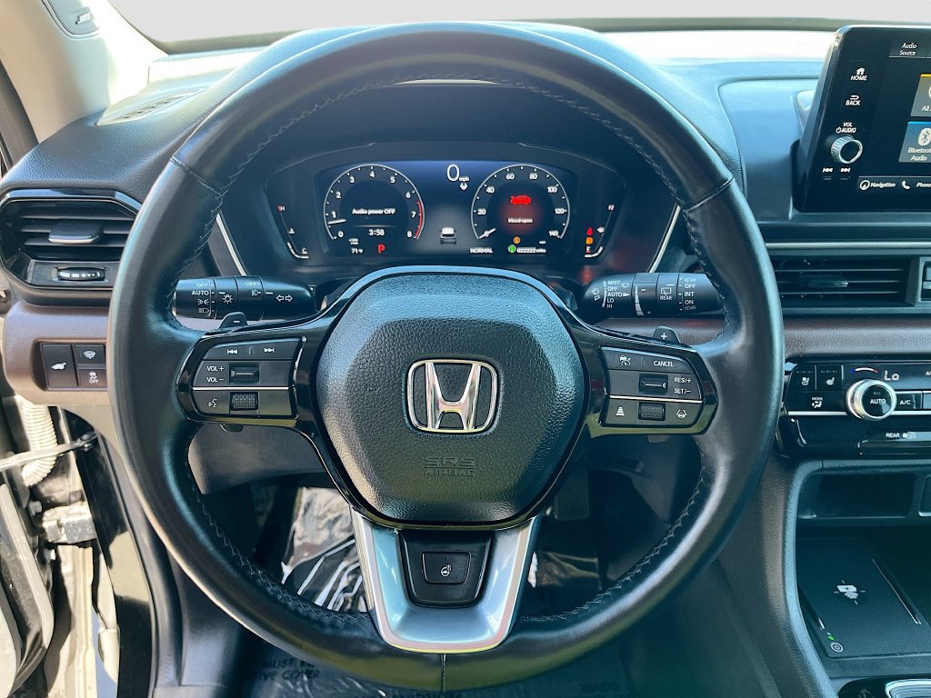 Used 2025 Honda Pilot Elite image 11