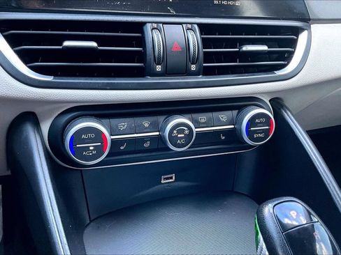 Used 2018 Alfa Romeo Giulia Ti Sport w/ Quick Order Package 22S Sport AWD/4WD image 29