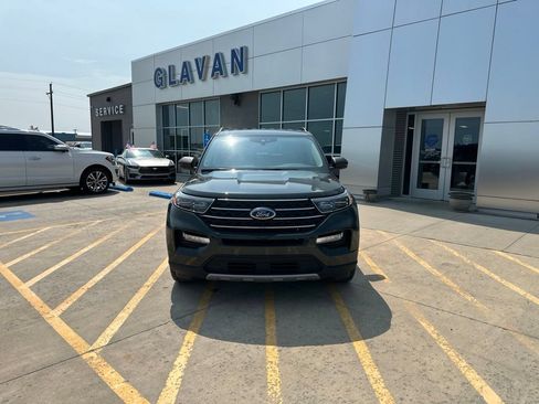 Used 2023 Ford Explorer XLT w/ Equipment Group 202A AWD/4WD image 2