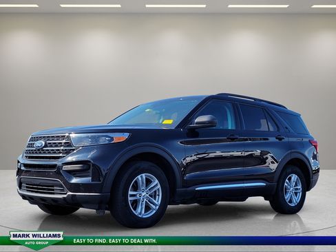 Used 2024 Ford Explorer XLT AWD/4WD image 8