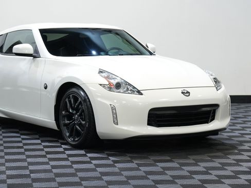 Used 2016 Nissan 370Z Touring RWD image 9