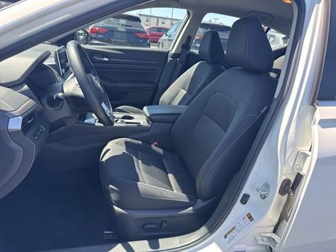 Used 2025 Nissan Altima 2.5 SV FWD image 16
