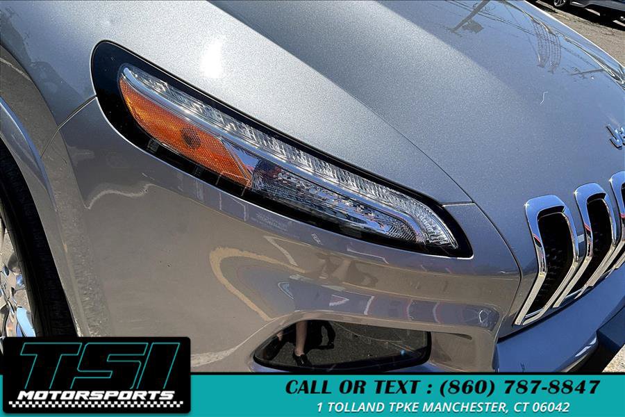 Used 2017 Jeep Cherokee Overland AWD/4WD image 30
