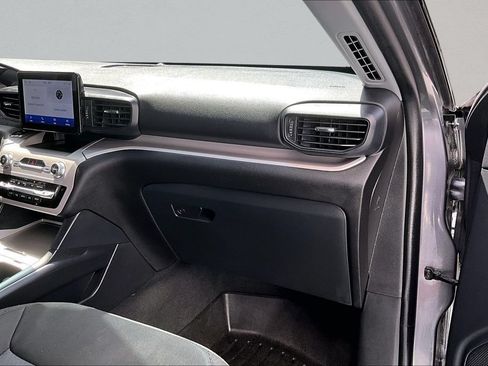 Used 2023 Ford Explorer XLT RWD image 28