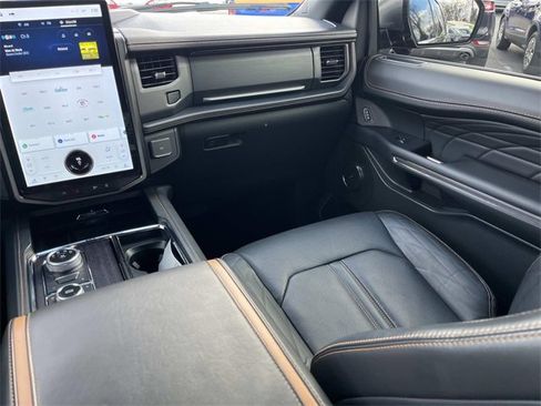 Certified 2023 Ford Expedition Platinum image 15