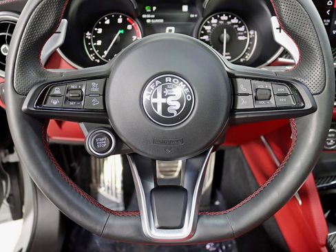 Used 2021 Alfa Romeo Stelvio Ti Sport image 16