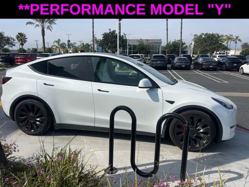 Used 2023 Tesla Model Y Performance image 5